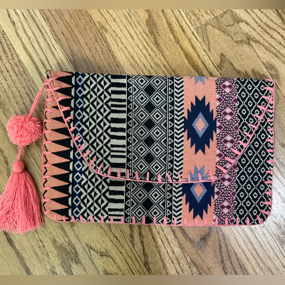 Aztec-y patterned clutch with pink tassel